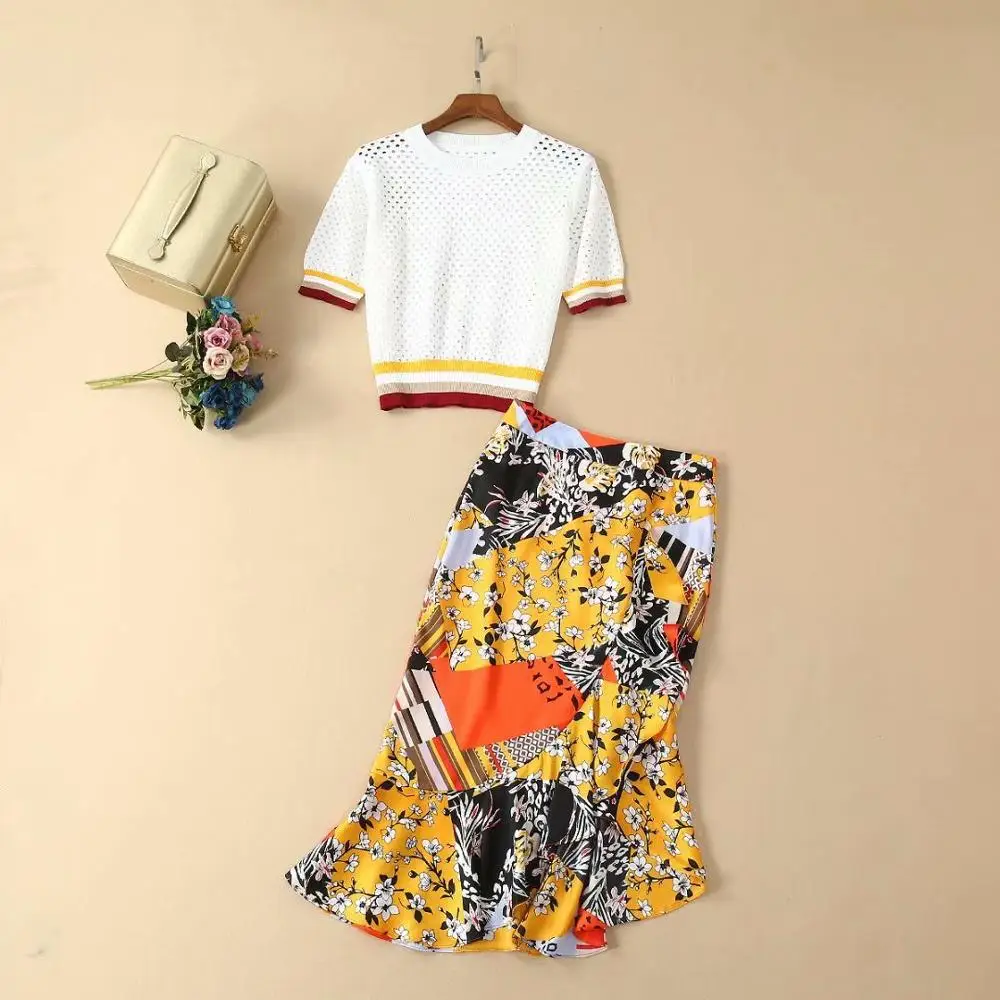 

New clothes for women in Europe and America for the summer of 2019 Short sleeve cut-out knit T-shirt Printed fishtail skirt suit