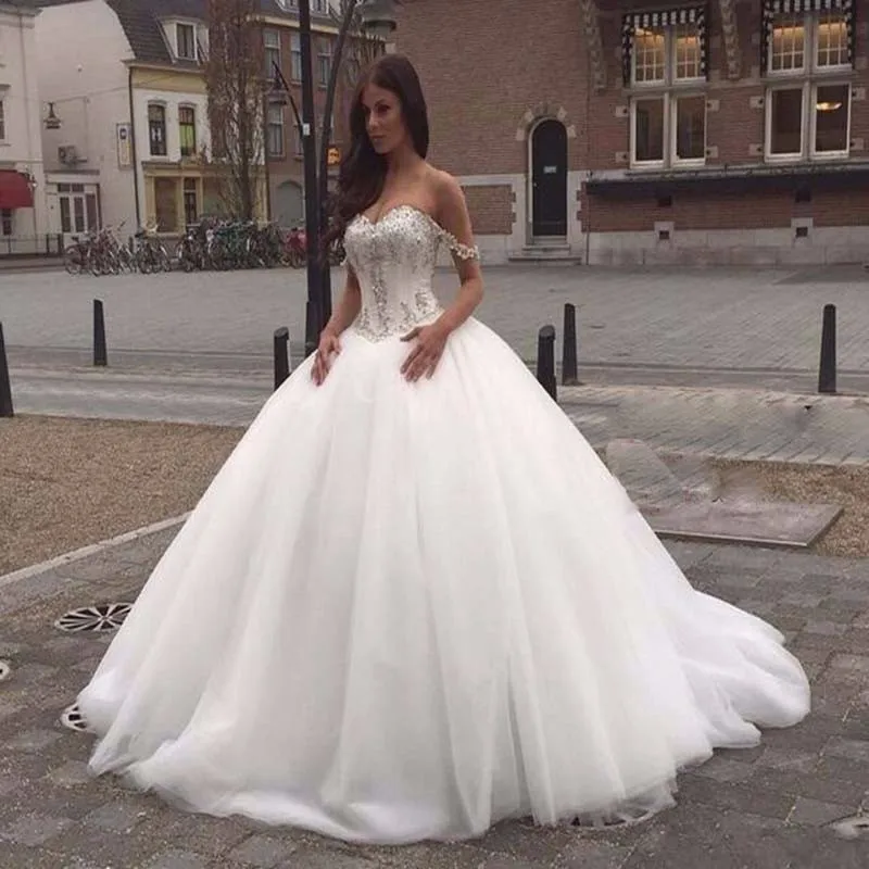 

White/ Ivory Ball Gown Wedding Dresses Tulle Sweetheart Off the Shoulder Lace Appliques Crystal Beaded Bride Gowns Custom Made