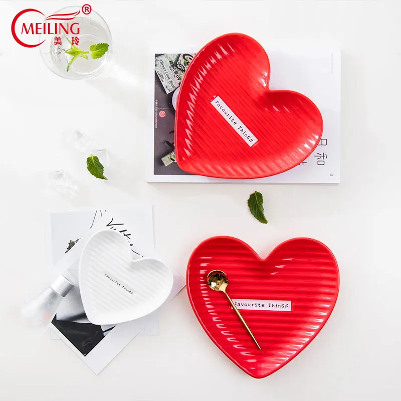 

Love Heart Red Dinner Plates Wedding Lovely Ceramic Plate for Kids Cake Dessert Dishes Tray Creative Housewarming Birthday Gift