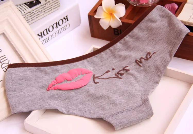 Charming Sexy Red Lips Women Briefs Comfortable Ladies Underwear Cotton Panties Tanga Low Waist Triangle for Female 09