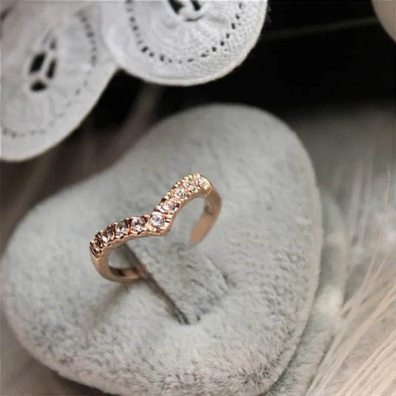 

Unique Design Concise Simple Style Rhinestone Crystal V-shaped Tail Ring wholesale for women