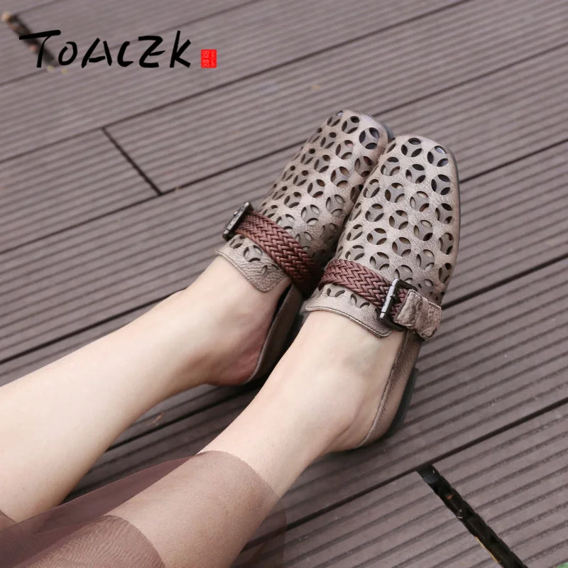 

Female Xia leather flat bottom Baotou A word of slippers, retro low-heel square head Cool slippers