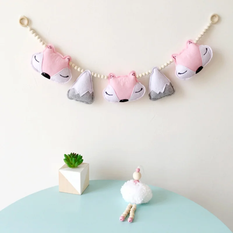 Fox de dibujos animados de madera hecho a mano perlas cadena colgando de la pared de la habitación de los niños pared Decoración Accesorios de fotografía decoración estilo nórdico