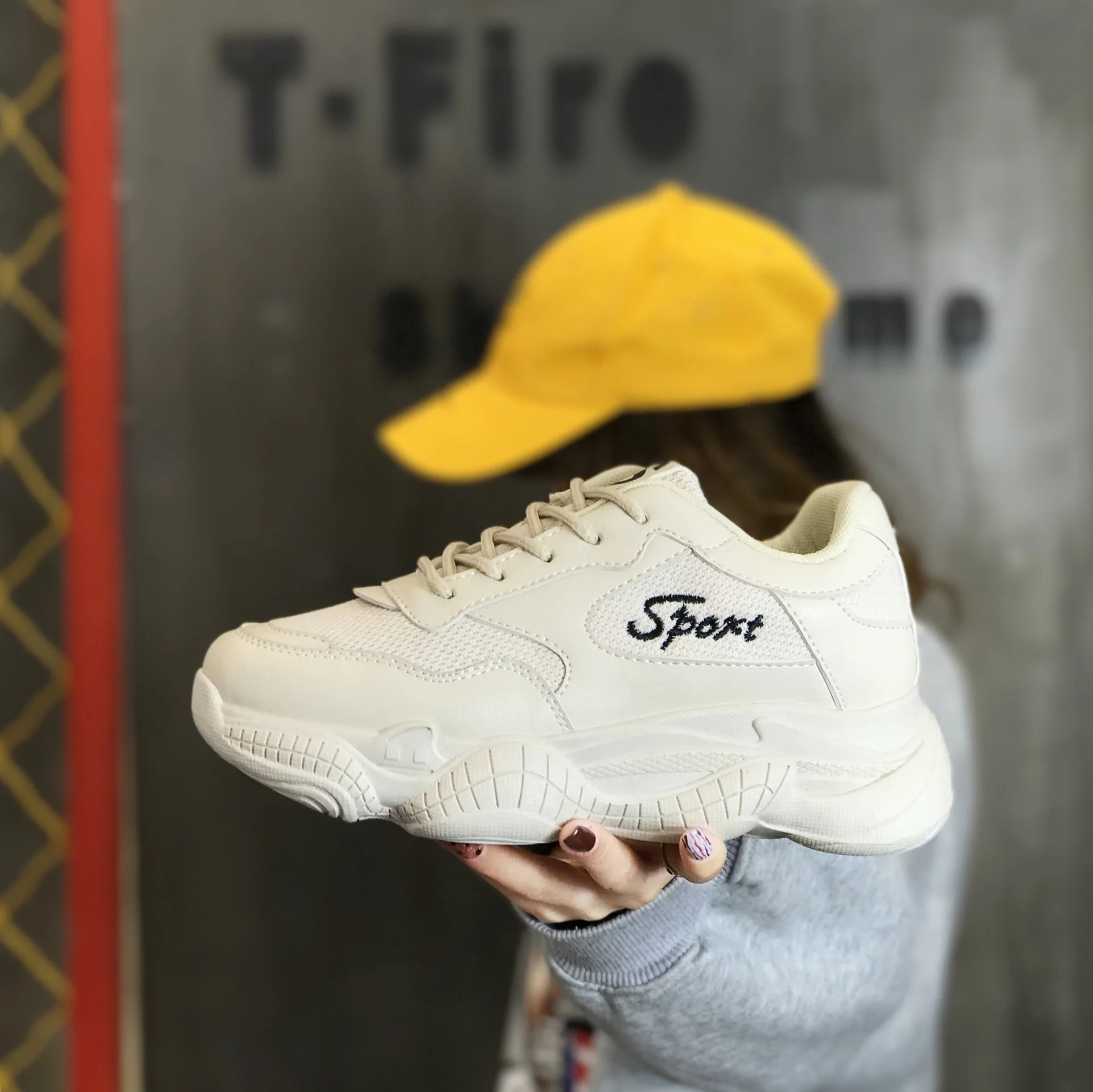 

2019 Spring new thick-bottomed dad shoes female Korean version of sports shoes INS increase casual shoes autumn running shoes