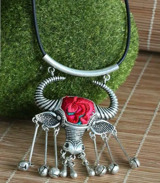 

Miao silver embroidered necklace jewelry pendant random old embroidery