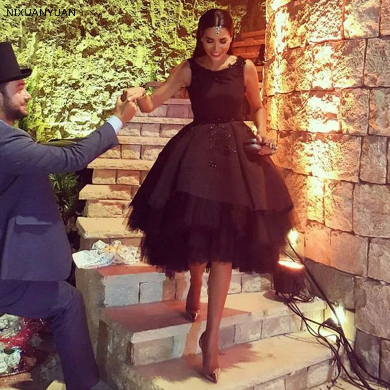 Hot Sale Black Cocktail Dresses Sexy Backless Chic Short Prom Dress Lace Applique Arabic Formal Wear Vestido De Festa Curto