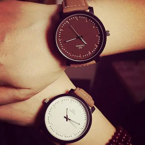 Reloj de pulsera deportivo para hombre y mujer, banda de cuero de imitación, analógico, de cuarzo, informal