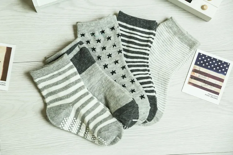 12 пар/лот), хлопковые носки для малышей, нескользящие носки-тапочки с резиновой подошвой, Носки с рисунком для маленьких детей 0-24 месяцев