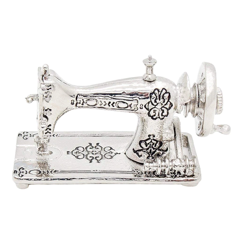 

Odoria 1:12 Miniature Vintage Silver Sewing Machine Dollhouse Decoration Accessories