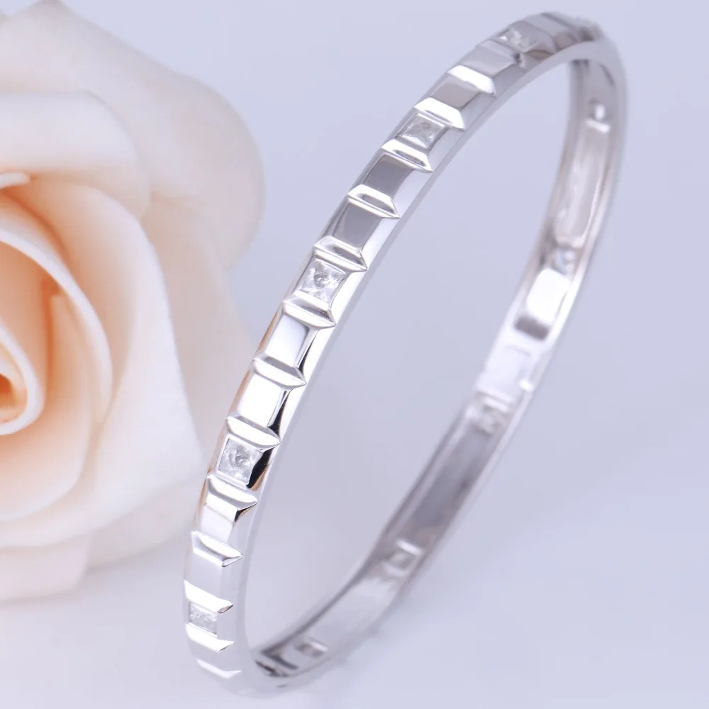 princess-cut-moissnaite-bangle (3)