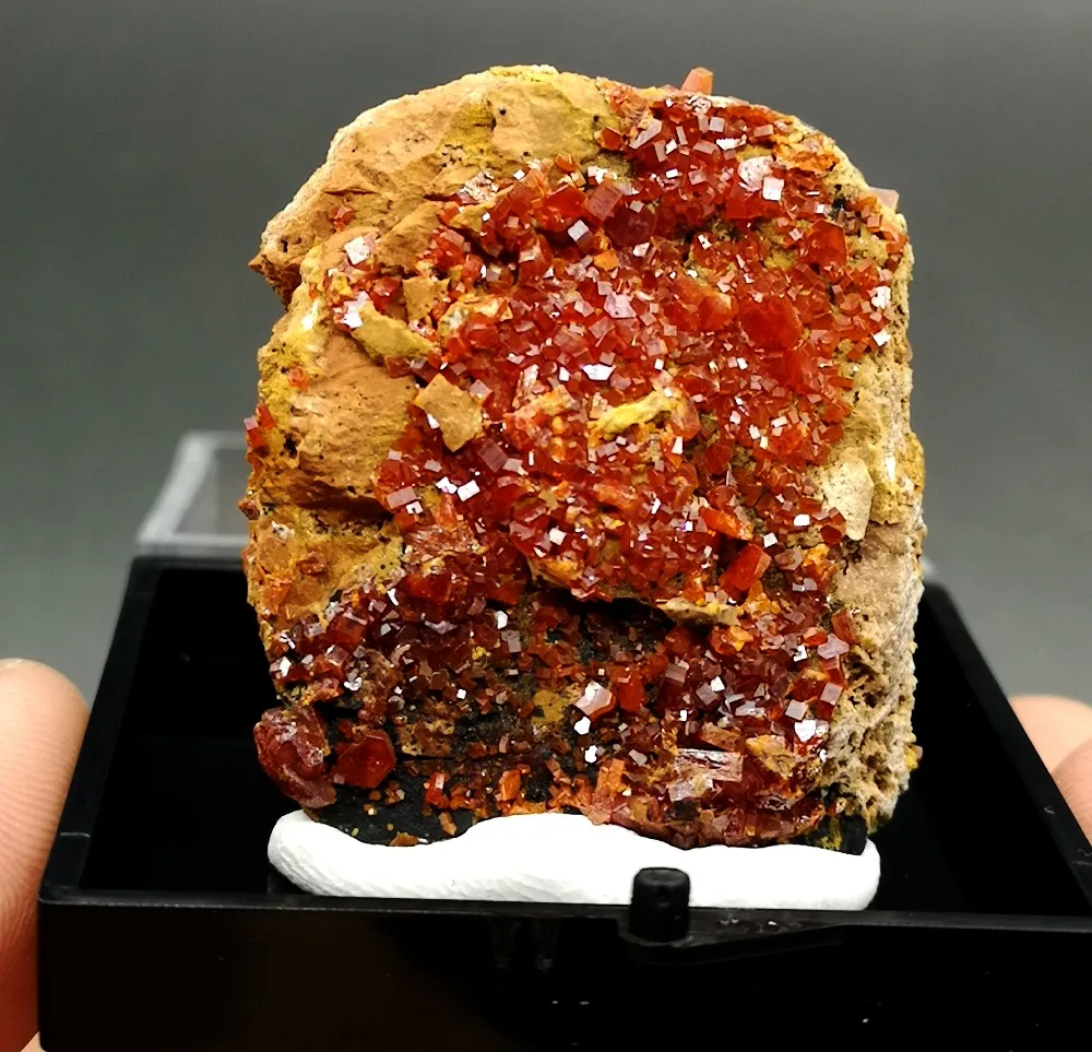 

100% Natural Vanadinite Feldspar mineral quartz crystal specimen Collection Stone and crystal send box