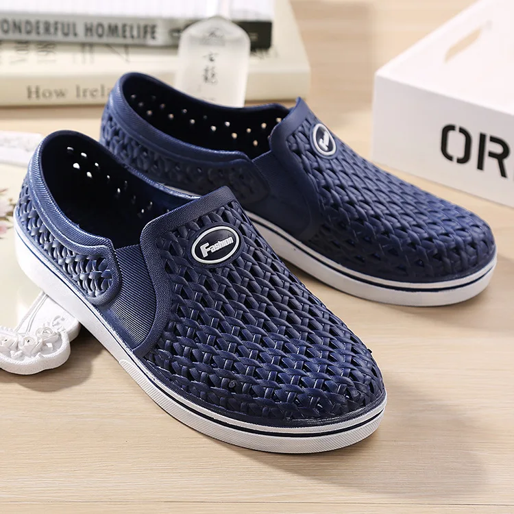 

Summer Men Fashion Flats Hollow Out Hole Beach Breathable Sandals Light Casual Beach Shoes Soft Comfortable YL255