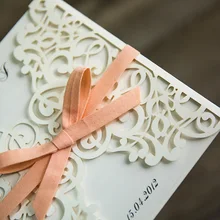 100 компл. лентами белый лазерная резка Приглашения карты печати Индивидуальный заказ раза цветок Свадебное приглашение лук Casamento Convite