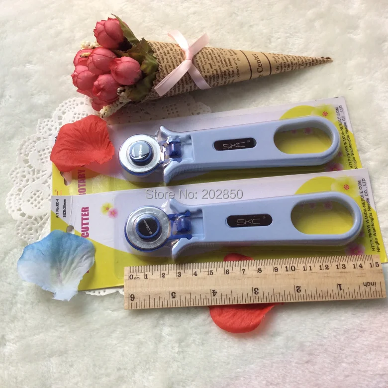 

Domestic Multi-Function Rotary Cutter, Fabric/Paper/Vinyl Circular Cut For Tailoring,45 mm Roller Cutter, Excellent Quality