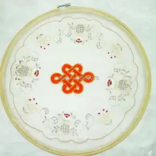 Nueva llegada Organza bambú aro arte cristal seda guirnalda bordado 34 cm colgante decoración corona con nudo chino hogar Decro(China)