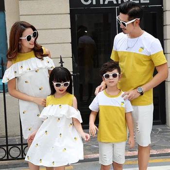 

Family Matching Outfits Family Look Pineapple Prints Off Shoulder Mother And Daughter Dresses Patchwork Father And Son T-Shirt