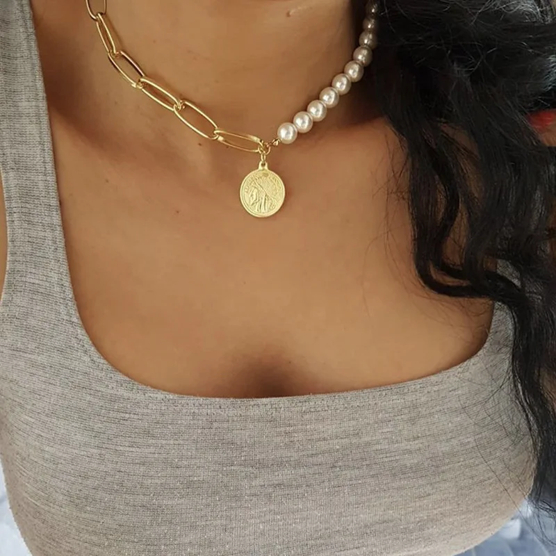 

Retro Women Necklace Pearl Asymmetric Chain Portrait Portrait Coin Pendant Gold Necklace Personality Lady Wear Jewelry