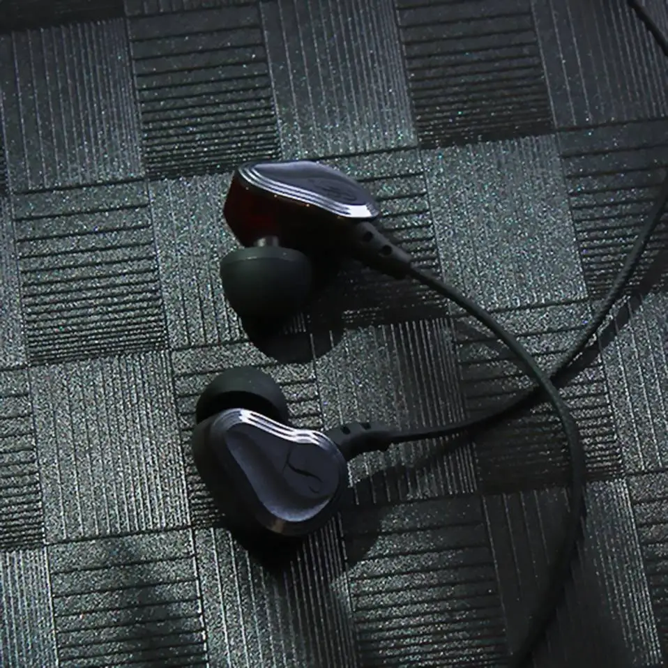 3.5mm Jack Earphone Wired Headphones In Ear Sports Earbuds Ear Phones with Mic for Phone Computer Laptop Bass Sound Earphones    (15)