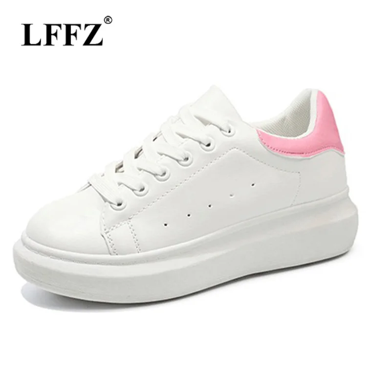 Meilleur Lzzf 2018 Coréenne Mode Casual Printemps Femmes Plat Plate Forme Chaussures Blanc Sneakers En Cuir Tenis designer de luxe 2017 Chaussures Femme