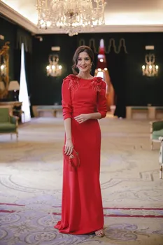

Elegant Arabic Red Turkey Evening Dresses Sexy Backless 3/4 Sleeves Prom Dresses With Feather vestidos de fiesta de noche 2019