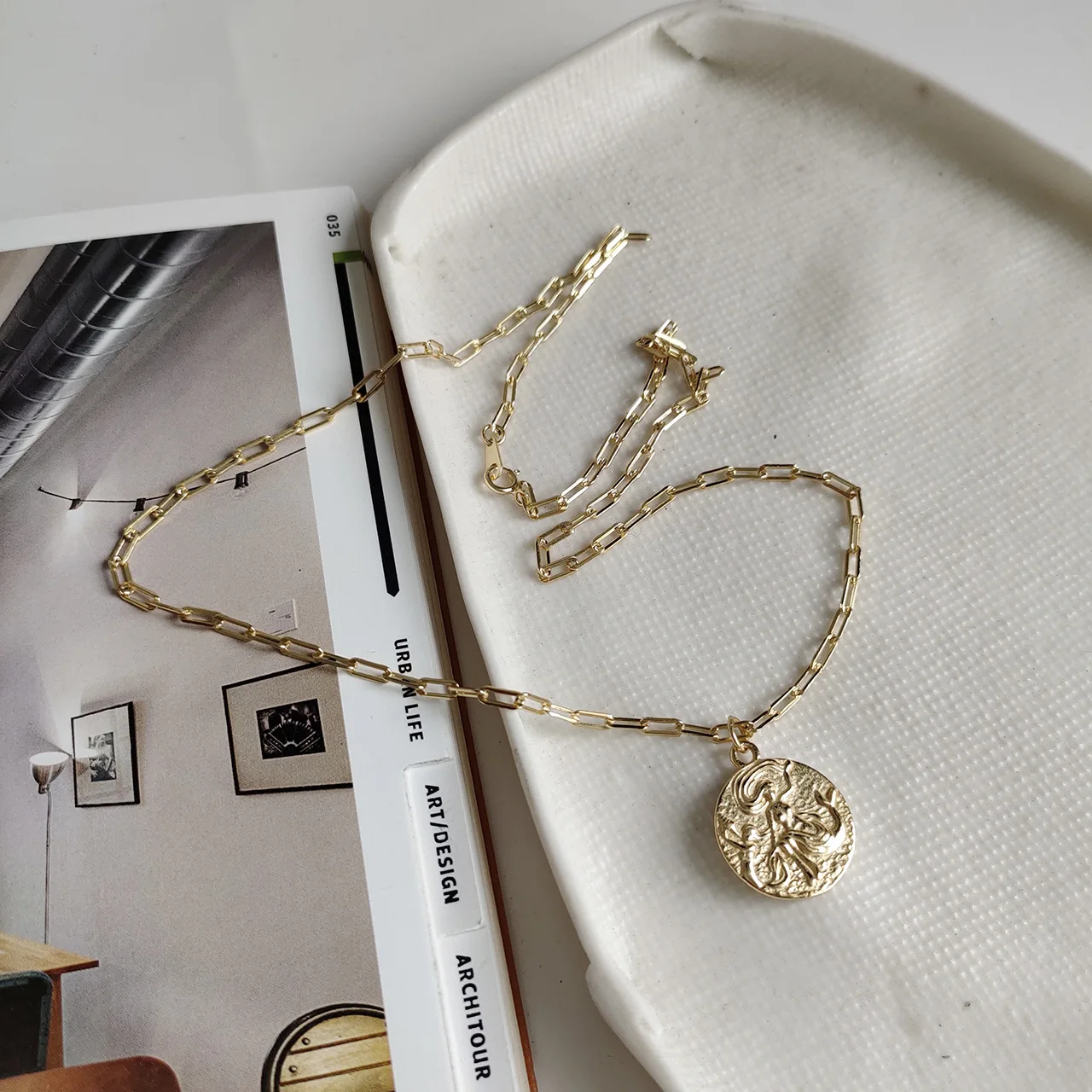 

European, American and Korean Style Jewelry 925 Sterling Silver Mermaid Design INS Necklace Pendant Choker for Women