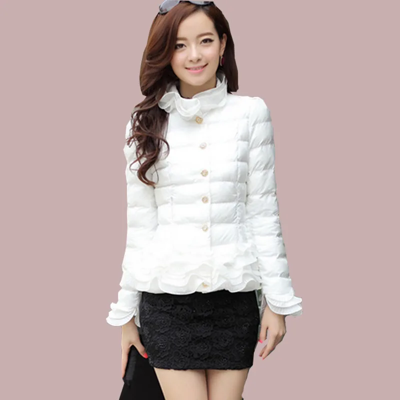 белый короткий пуховик. белая короткая куртка. белая стеганая куртка женская. стильные куртки женские. короткая куртка женская.