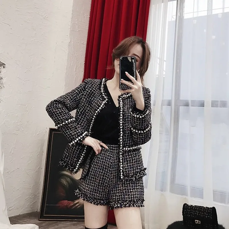 

2019 Autumn Winter Tweed 2 Piece Set Women Slim Plaid Short Set Fashion Fringed Trim Jacket Coat + Tassels Short Suit