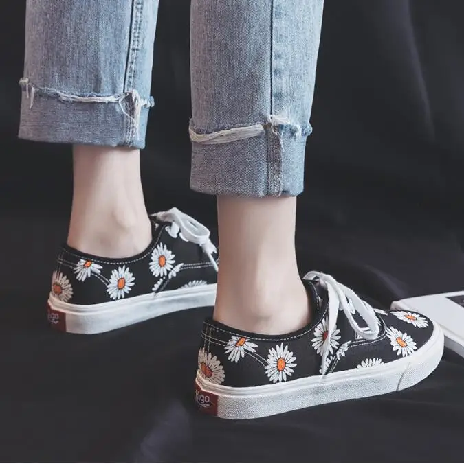 Daisy Canvas Shoes Women Girls Sunflower Sneakers Ladies Vulcanized Shoe Low Top Lacing Flat Heel Casual Yellow Shoes 35-40 DS45