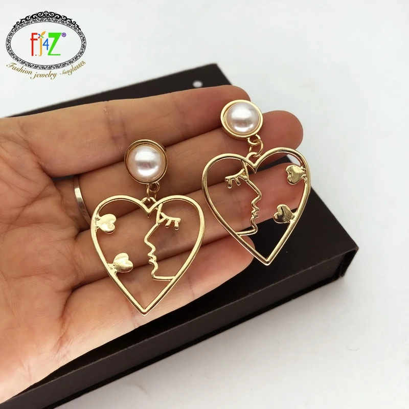 

F.J4Z Fashion Designer Earrings for Woman Vintage Hollow Face Outline in Heart Earrings Jewelry for Party Bijoux