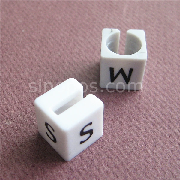 Пластиковые размеры кубики для плоский крюк вешалки, квадратный Размер Маркеров S/M/L/XL/XXL, вешалки для одежды этикетки зажимы для труб размер rs