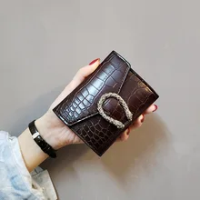 Women’s short wallet 2019 retro wild wallet women’s crocodile pattern buckle wallet simple fashion ladies clutch Free shipping