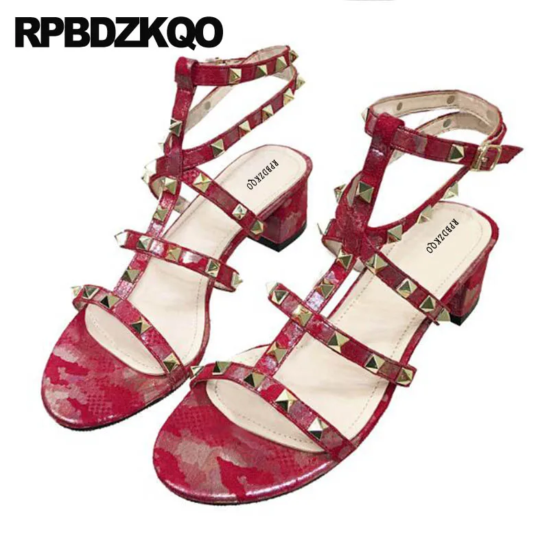 

Floral Print Elegant Block Pumps Red Women Stud Rivet Thick Low Heel Strap Up Vintage Gladiator Sandals Heels Wedding Shoes