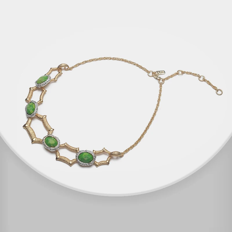 

Green geometric pendant design stylish shiny necklace