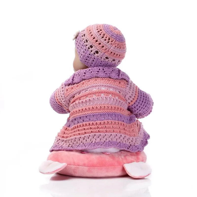NPK 17 дюймов мягкий силиконовый Полный корпус реалистичные куклы Reborn Baby куклы Настоящее прикосновение Кукла Прекрасный Новорожденный ребенок фиолетовый свитер костюм ребенок Playmate