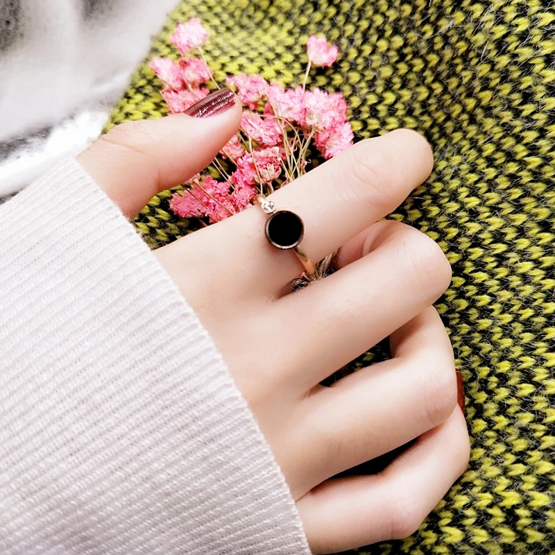 

Simple Brief Black Charm Crystal Ring Women Titanium Stainless Steel Rose Gold Color Finger Ring Small Tail Ring Fashion Jewelry