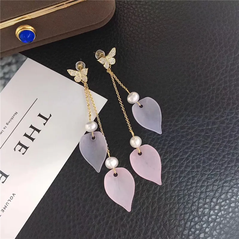 

Women Gold Filled Crescent design hand-woven Pearl Stud Earrings for Girls Fashion Butterfly petal Pendant design For women gift