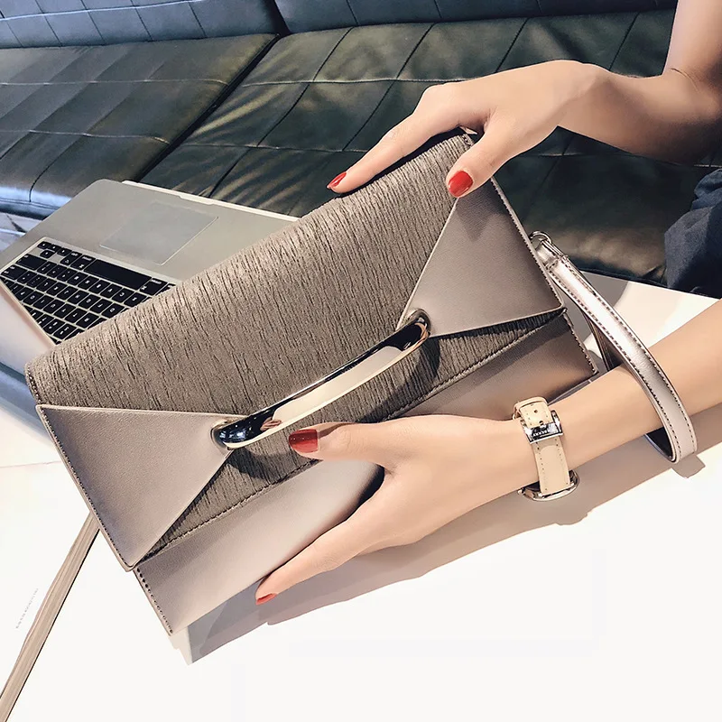 

2019 Small Bag Envelope Hand Package Hand Catch Package Personality Joker Temperament Hand Take Package Woman Versatil Casual