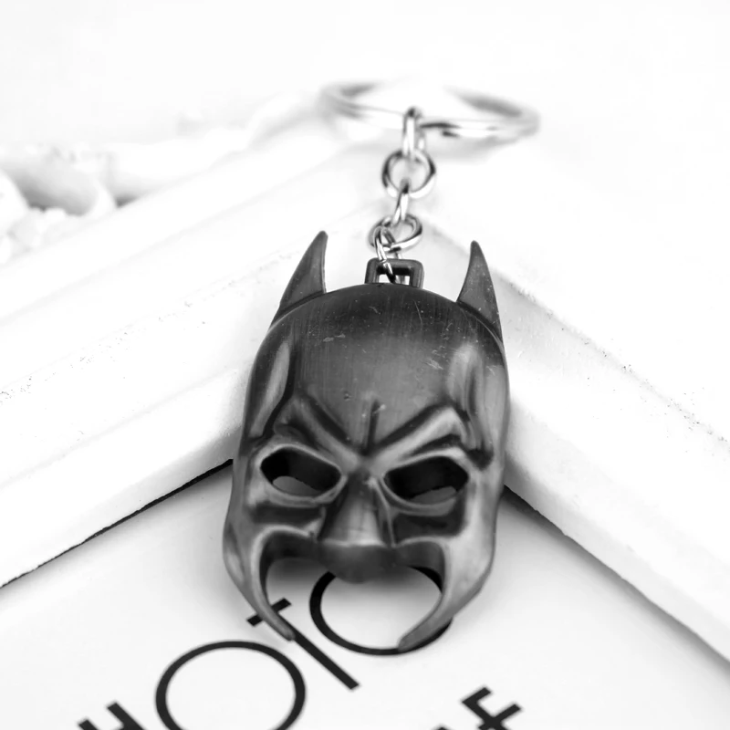 

Hot Marvel Superhero Batman Keychain The Avengers 3 Super Hero Mask Metal Keychain For Unisex Fashion Car Key Chain Accessories