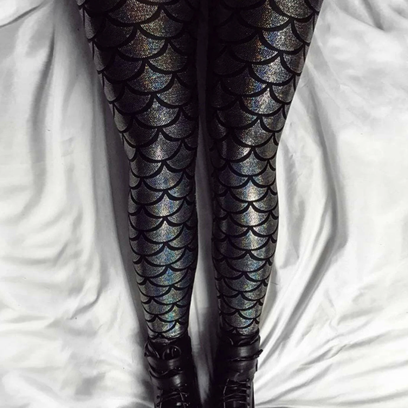 

Punk Gothic Streetwear Glitter Sequin Fish Scale Cute Cartoon Skinny Pencil Workout Legging Jogger Women Bandage Capris Summer