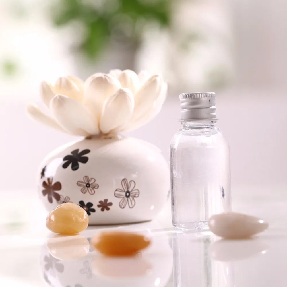 

Aromatherapy Diffuser with Floral Ceramic Bottle, Sola Flower and 30ml Refill 8 Scents Home Decoration Lemon/Lily/Rose, etc.