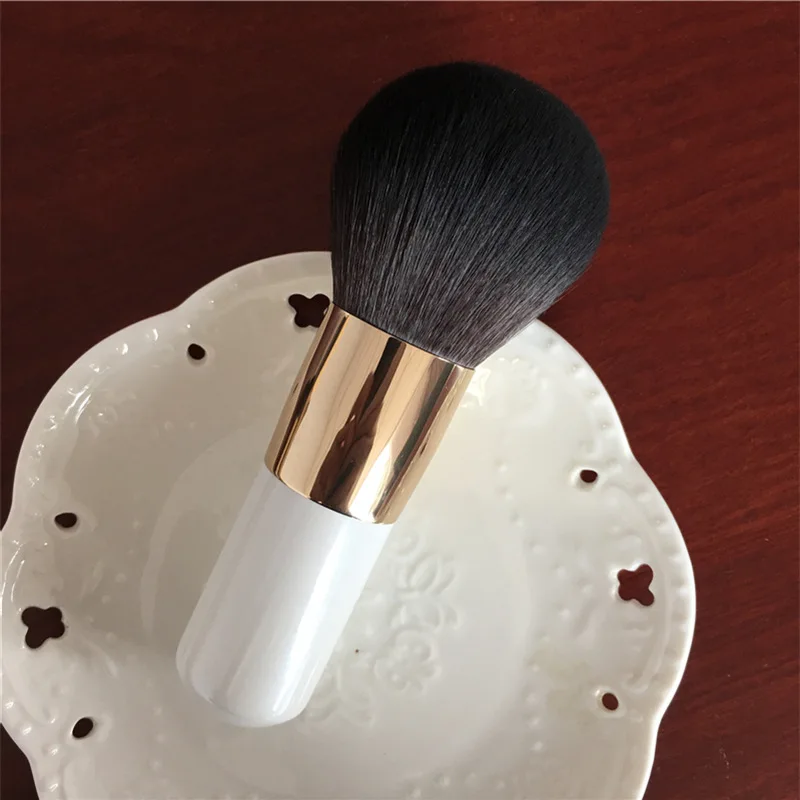 

1pcs large facial makeup brush Loose powder blush foundation brush Comfortable and soft Professional beauty tools