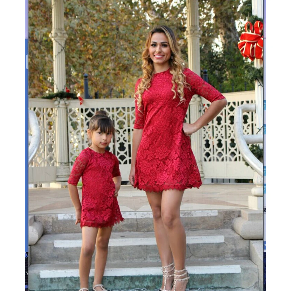 Одинаковые комплекты для семьи Одежда для детей и родителей новое летнее кружевное платье для мамы красное платье для мамы и дочки Модный летний стиль