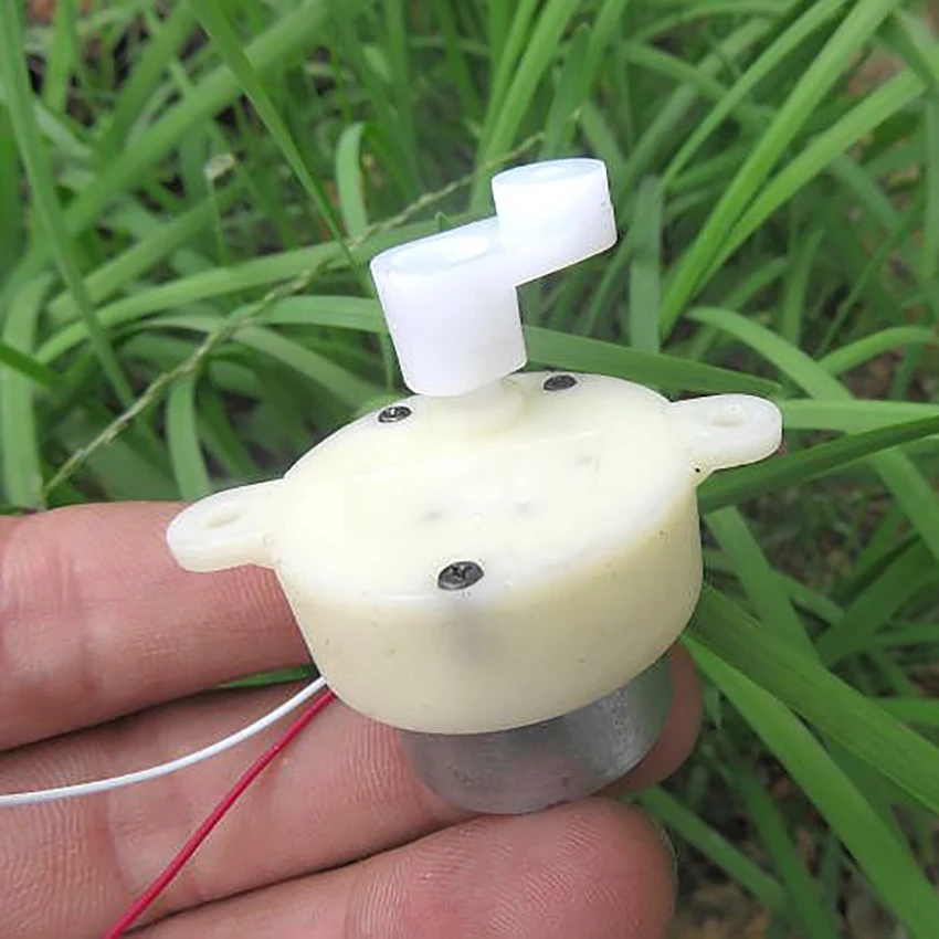 

300 DC 6-9V Gear Motor Plastic Gearbox Speed Reduction DC Gear Motor for DIY Models Output Plastic Shaft with Swing Arm 25-40rpm