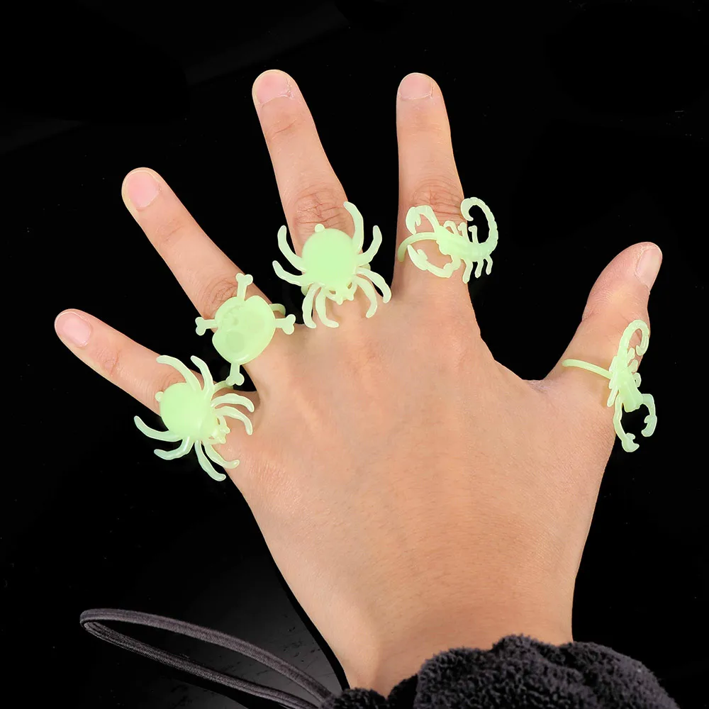 

Cool Creepy Insects Ring Glow In Dark Halloween dance party Prop accessories toys luminous insects Ring about 13-14 rings/pack