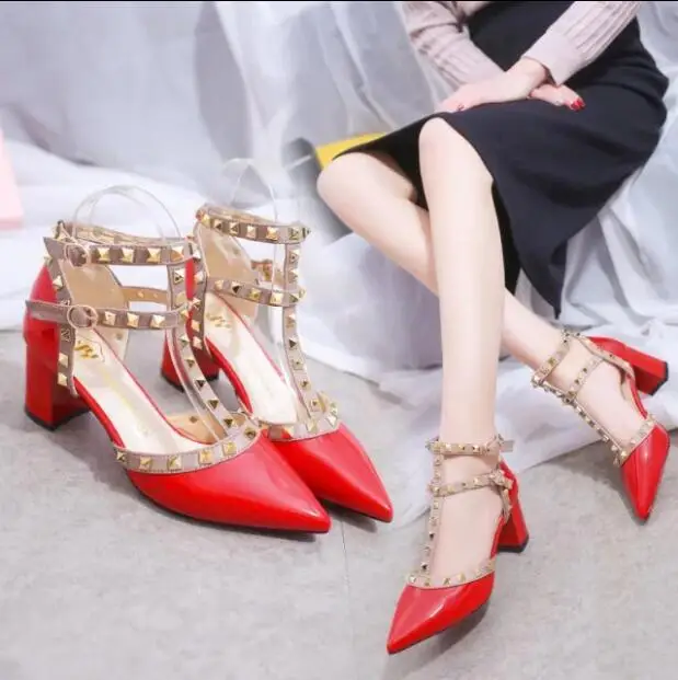 

2019 new baotou rivet sandals female pointed high-heeled shoes thick with rivets a word buckle with women's shoes