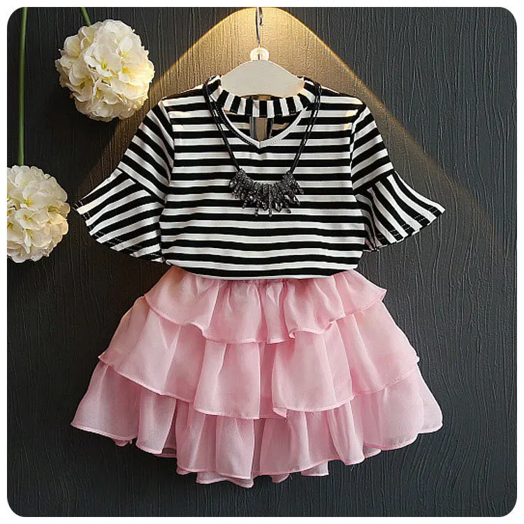 

2016 Summer Korean Children's Garment 2 Pieces Set Pattern Girl Baby Stripe Horn Sleeve T-Shirt Cake Skirt Short Skirt You Suit