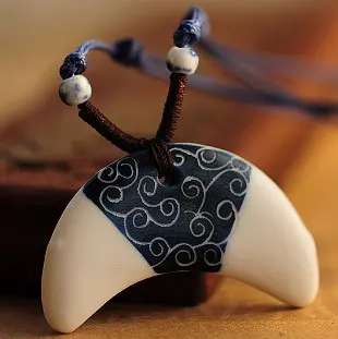 

Unglazed Ceramics Crescent Blue and White Porcelain Pendant Wax Strings Necklace Retro Chinese Style Ethnic Jewelry Free Size
