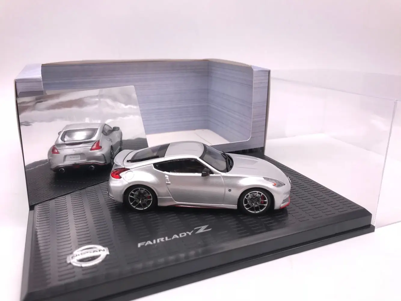 NIS MO 1:43 NISSAN FAIRLADY Z сплав игрушечный автомобиль игрушки для детей литая модель автомобиля подарок на день рождения