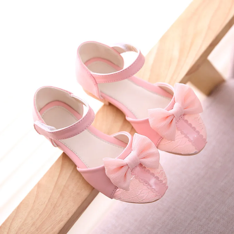Г. Новые летние сандалии. Детская обувь с бантом; обувь принцессы для девочек