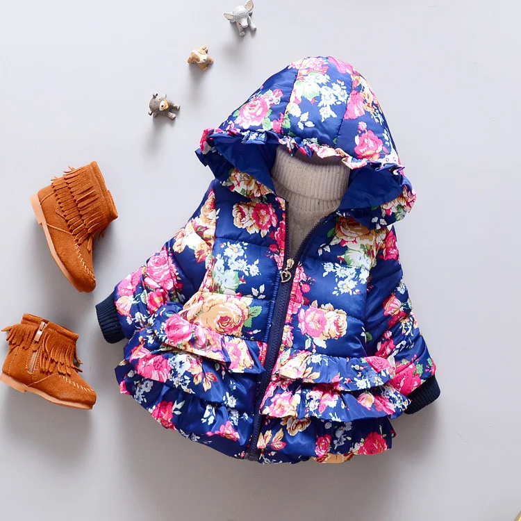 Новое пальто для маленьких девочек с цветочным принтом и капюшоном; осенне-зимняя куртка для новорожденных; Winterjas baby Meisje; пальто для малышей; 8BB004